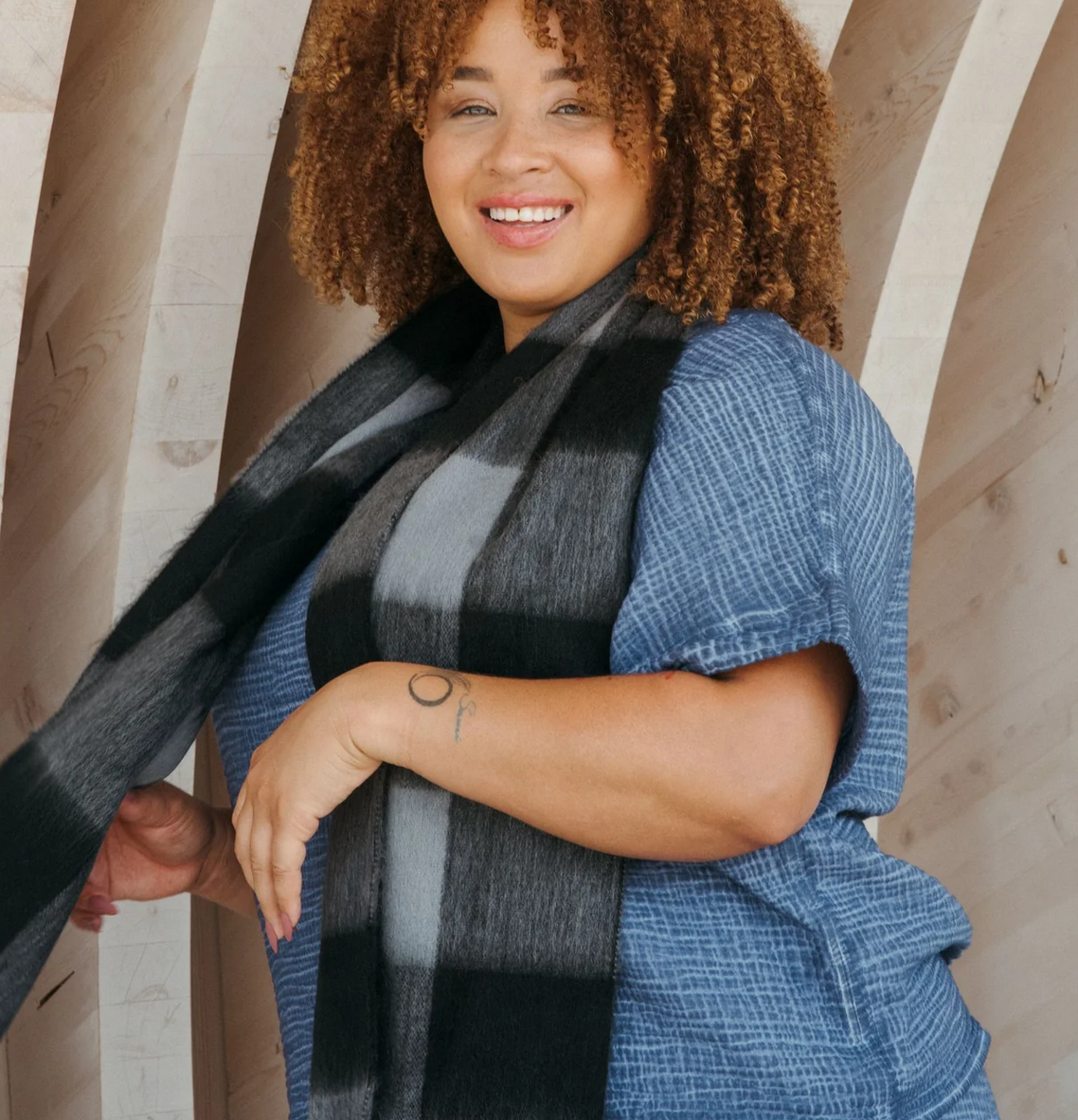 Alpaca Blend Seamless Check Scarf - Licorice